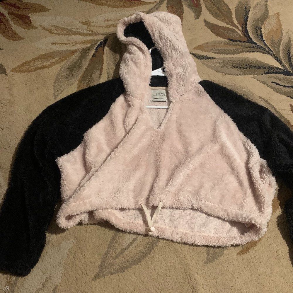 Urban outfitters teddy cropped sweater M